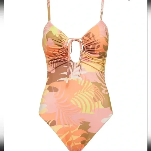 Boutique Transitional Wardrobe Pieces - Picture 9 of 13